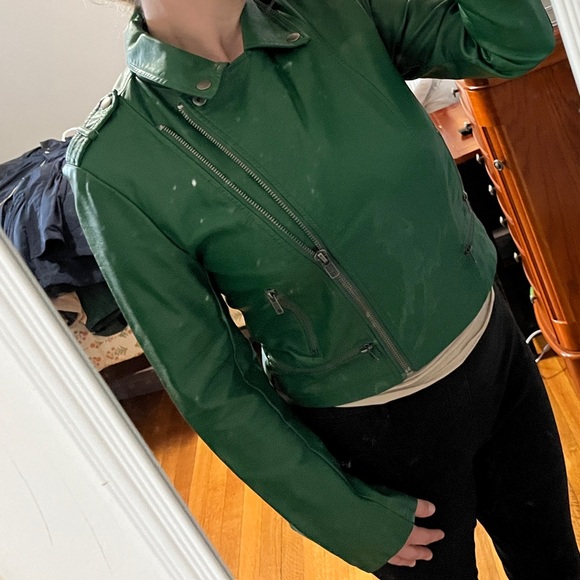 Forever 21 women’s green pleather jacket - never worn - Picture 2 of 6